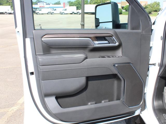 New 2026 Summit White Chevrolet LT image 7