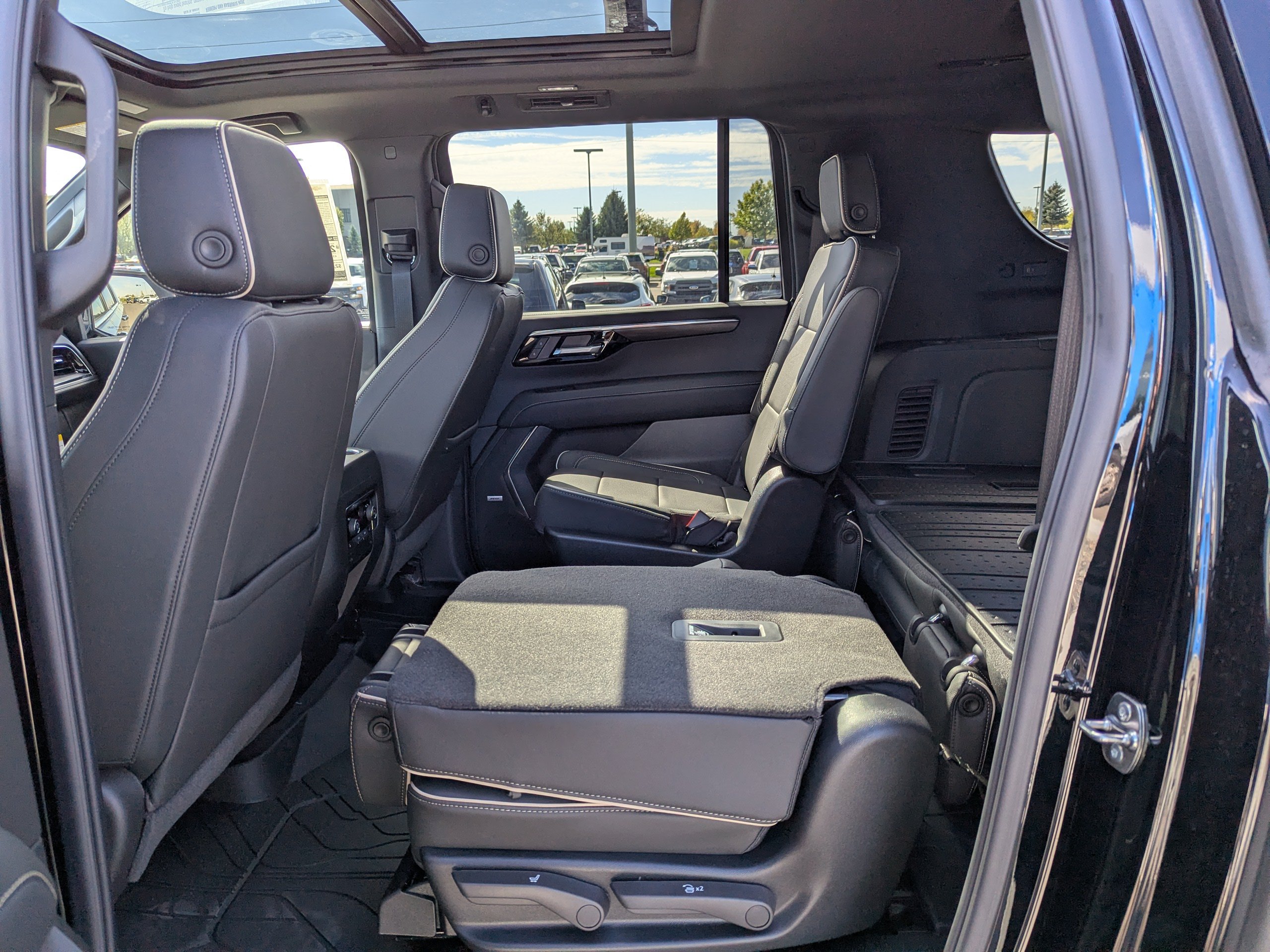 2026 Chevrolet Suburban Premier - Photo 33