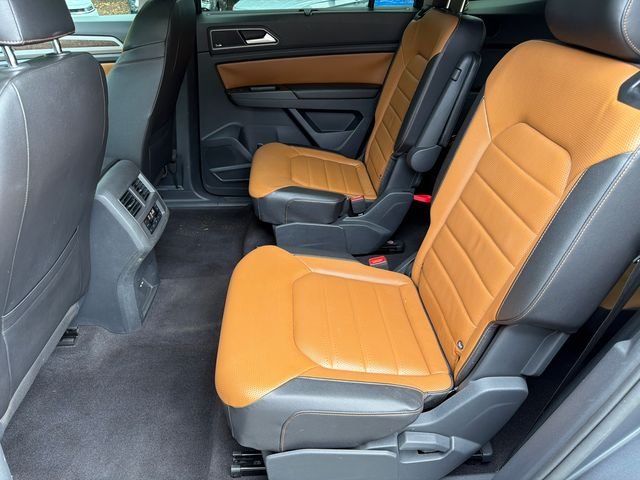 Used 2018 Gray Volkswagen SEL Premium image 21