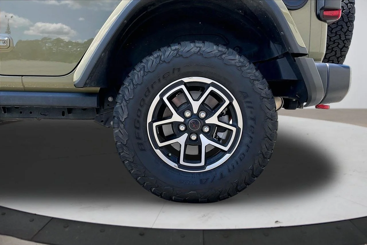 Certified Used 2025  Jeep Rubicon image 35