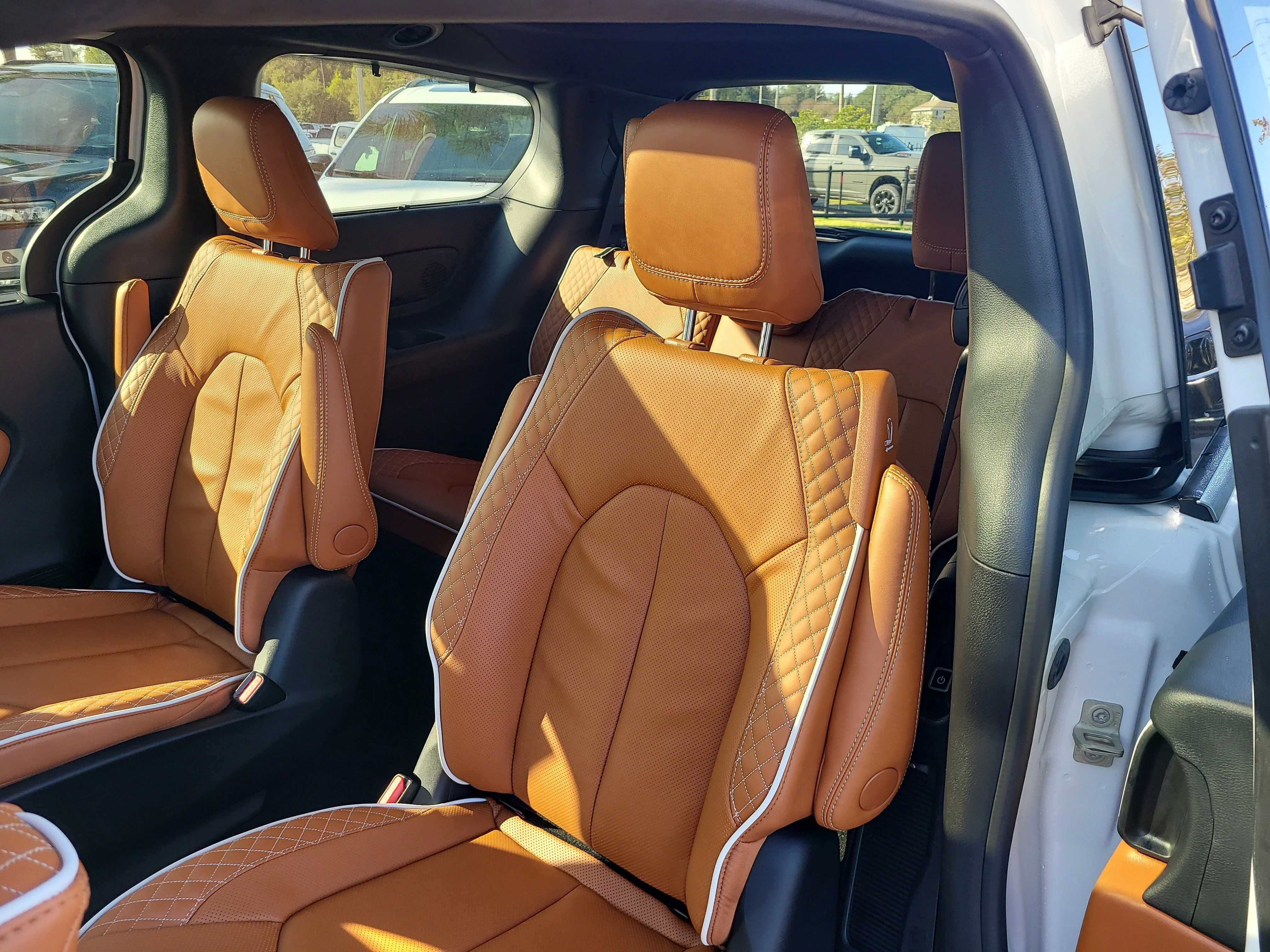 New 2026 Bright White Clearcoat Chrysler Pinnacle image 11