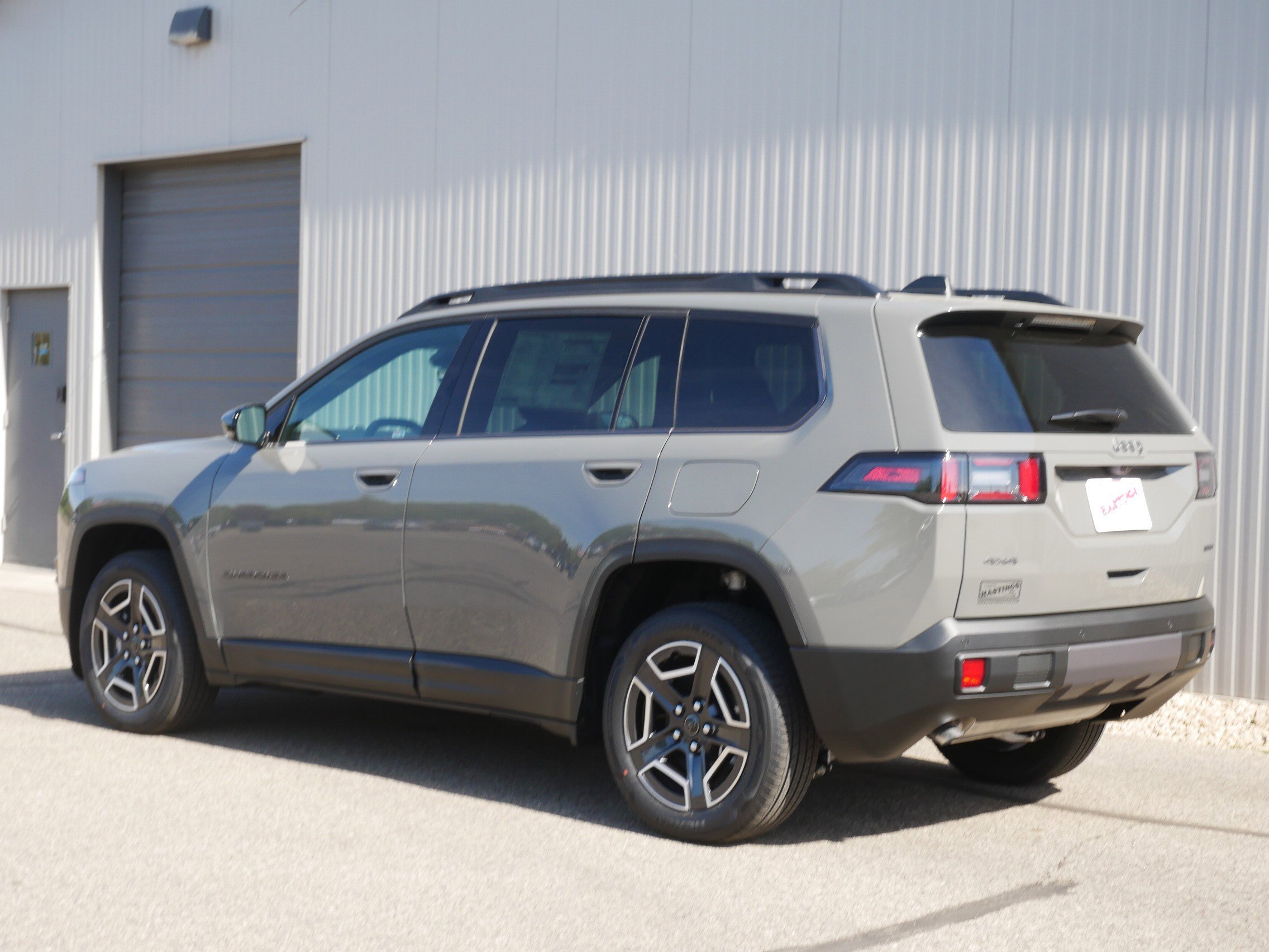 New 2026 Sting-Gray Clear-Coat Exterior Paint Jeep Limited image 3