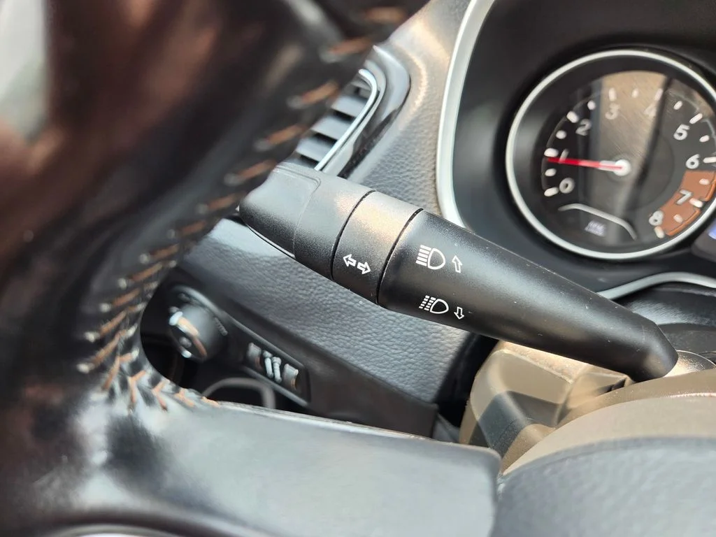 Used 2019 White Clearcoat Jeep Limited image 18