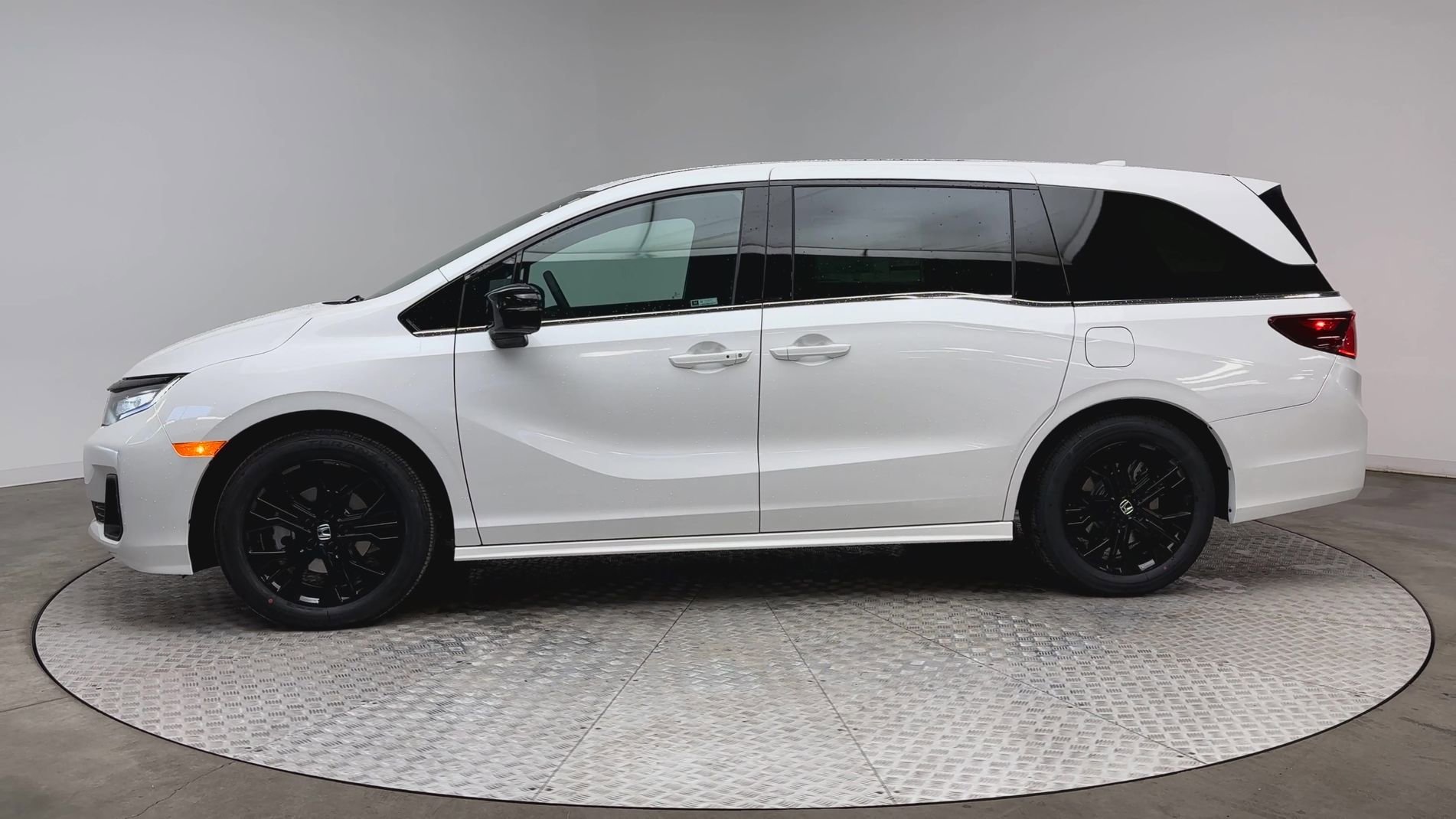 Used 2026 Platinum White Pearl Honda Sport-L image 5