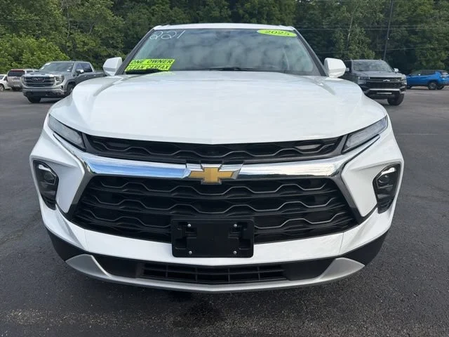 Used 2025 Summit White Chevrolet 2LT image 7