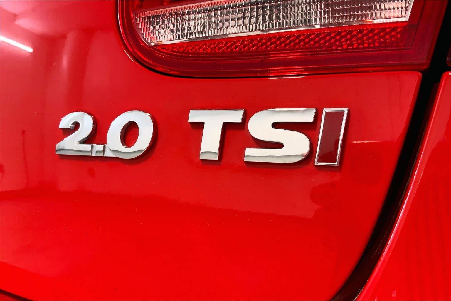 Used 2016 Flash Red Volkswagen Komfort image 10