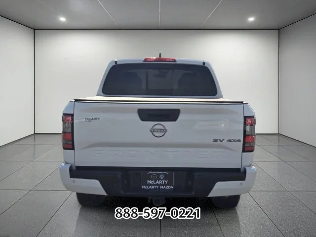 Used 2022 Glacier White NISSAN SV image 4