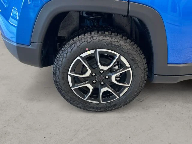 New 2026 Hydro Blue Pearl-Coat Exterior Paint Jeep Trailhawk image 14