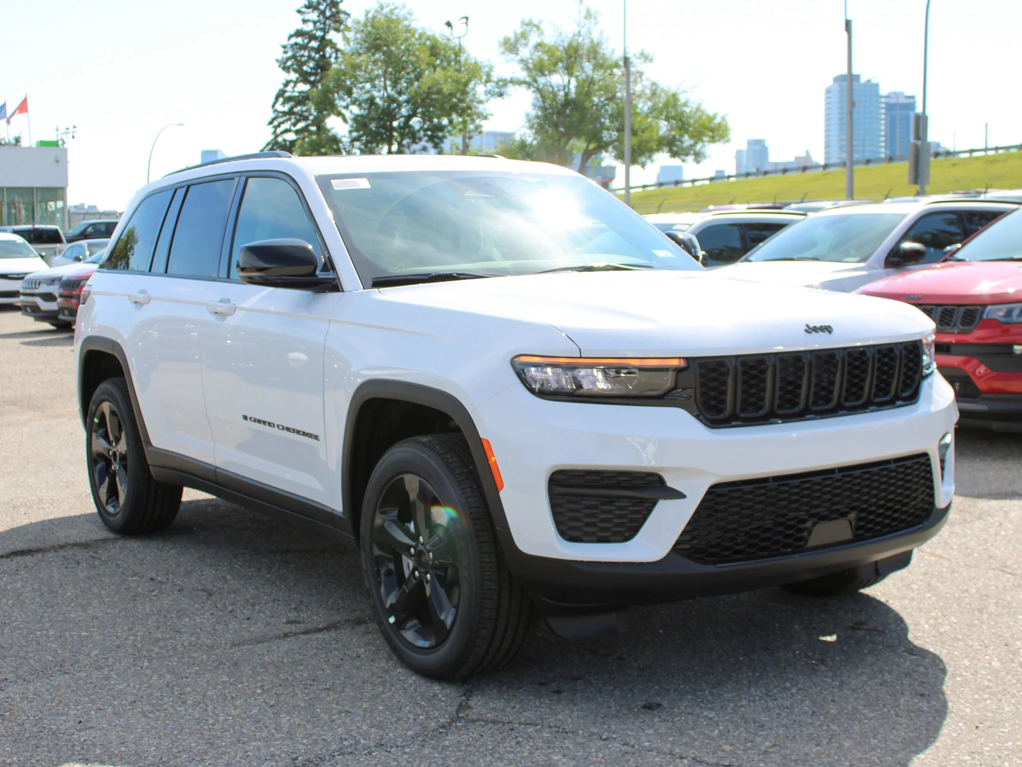 Used 2025 White Jeep Altitude* 4x4, Sunroof, Remote Start, Trailer Tow Package image 6