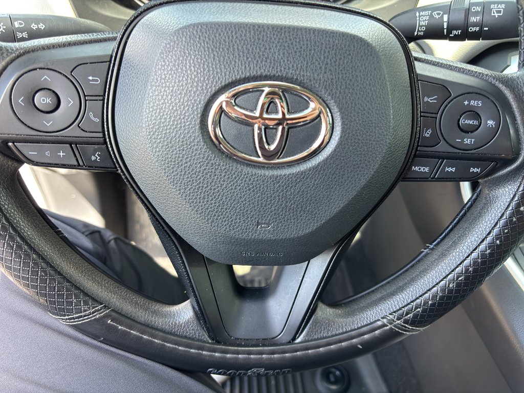 Used 2022 Silver Sky Metallic Toyota XLE image 10