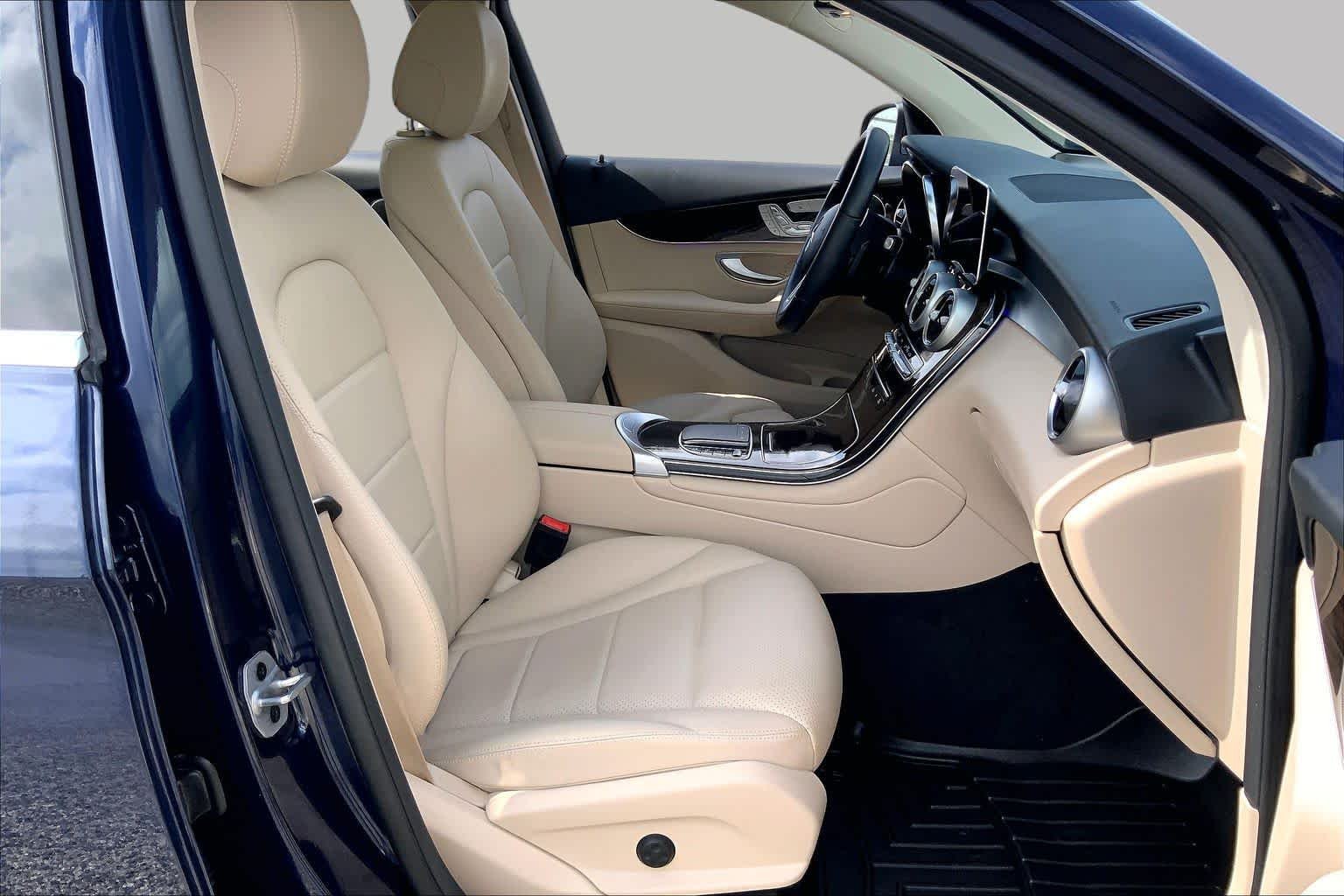 Used 2022 Lunar Blue Metallic Mercedes-Benz GLC 300 image 9