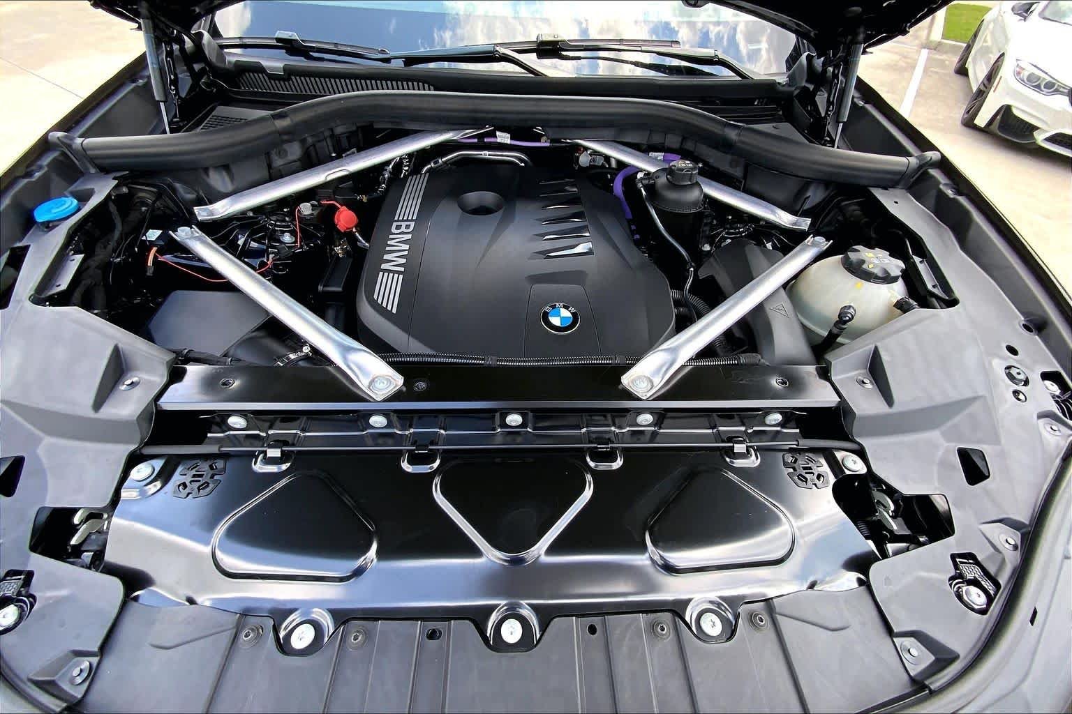 Used 2025 Carbon Black Metallic BMW sDrive40i image 31