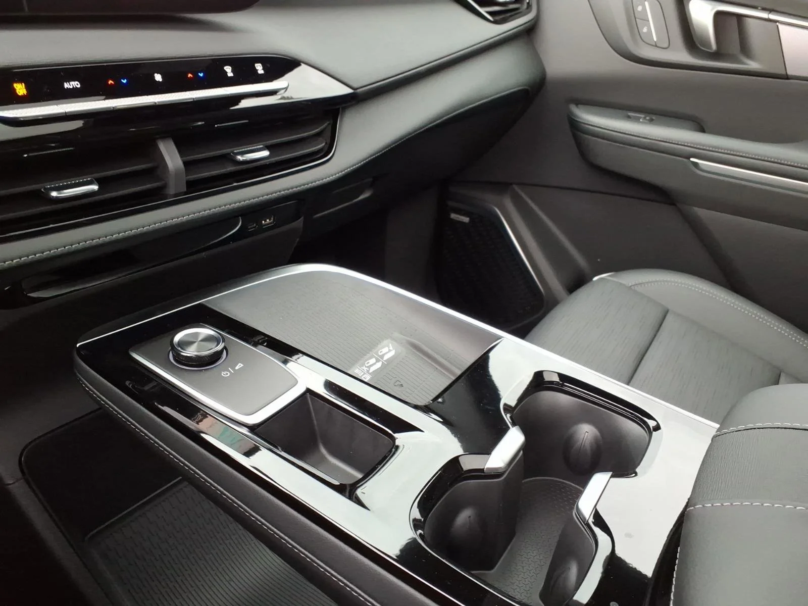 New 2026 Summit White Buick Sport Touring image 20