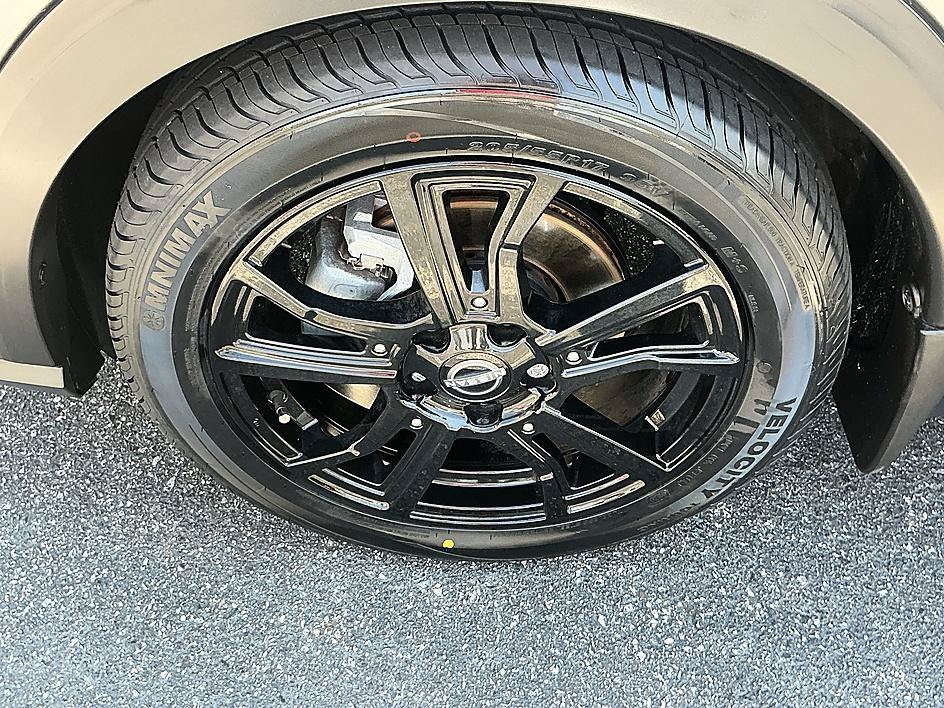 Used 2022 Gun Metallic Nissan SR image 10