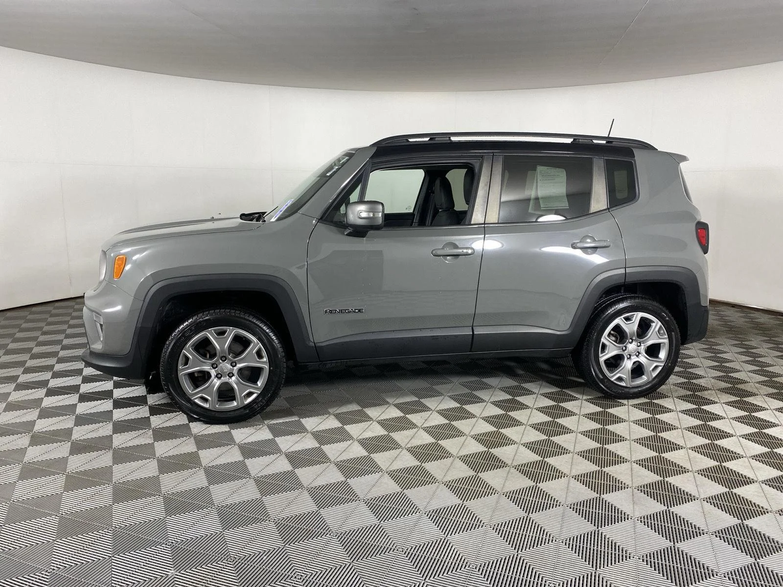 Used 2020 Sting-Gray Clearcoat Jeep Limited image 4