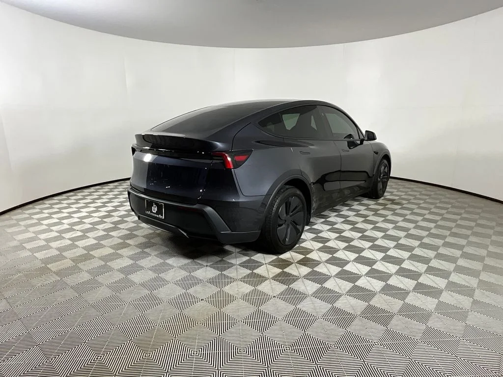 Used 2026 Green Tesla Long Range image 4
