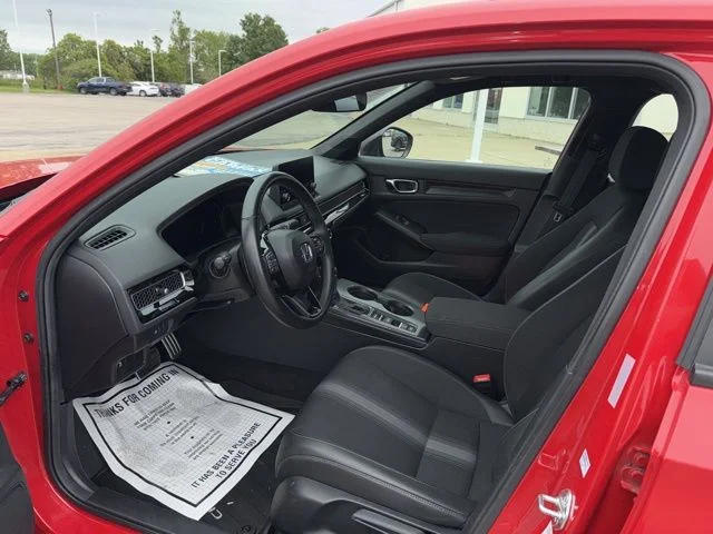 Used 2025  Honda Sport image 16