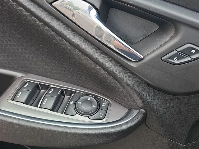 Used 2017 Silver Chevrolet LT image 25