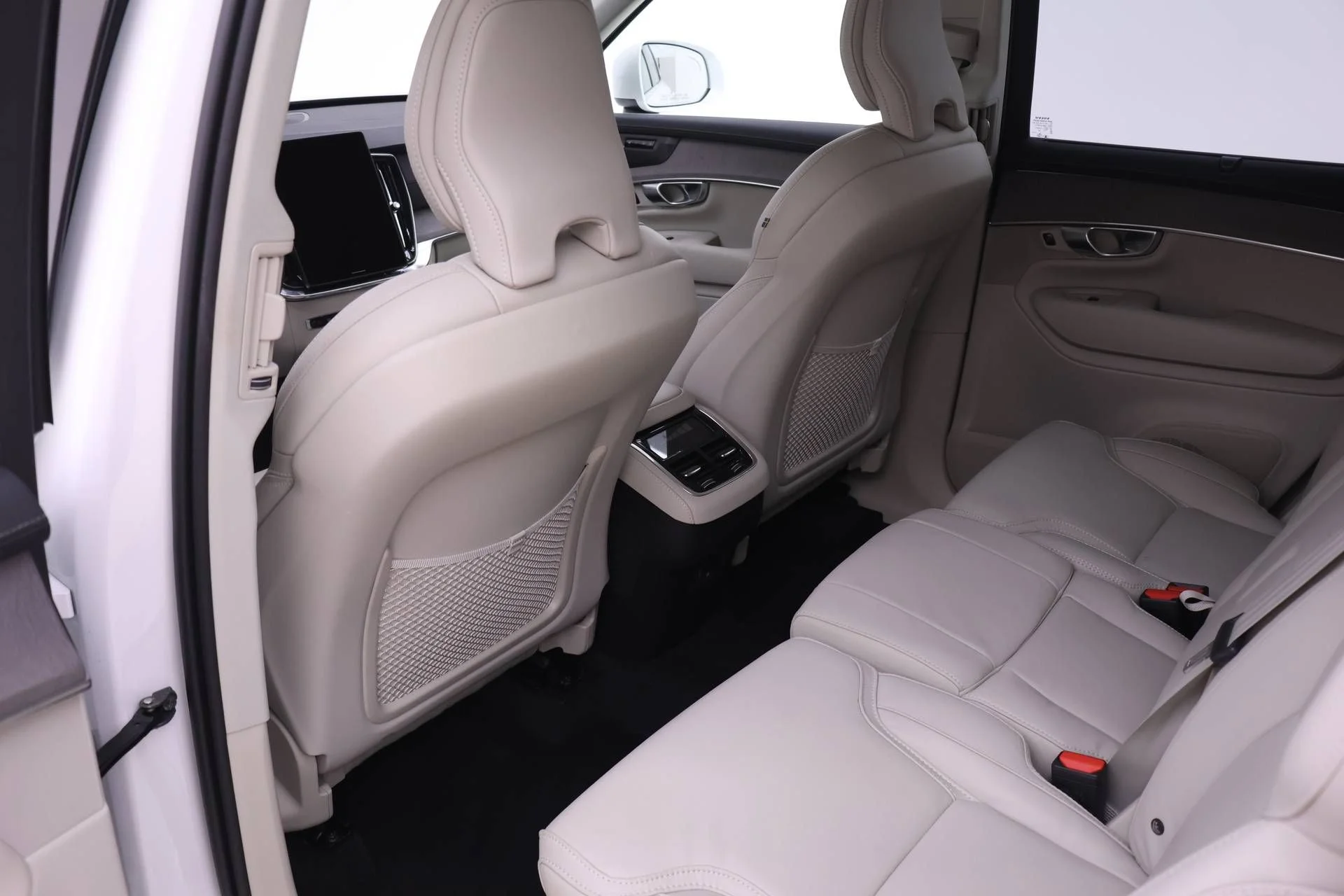 New 2026 White Volvo B6 Ultra image 13