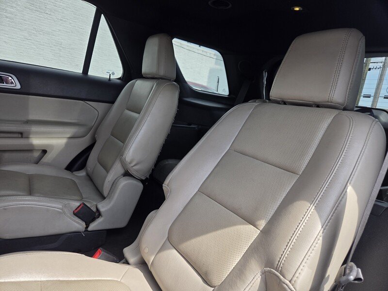 Used 2014 Black Ford Limited image 21