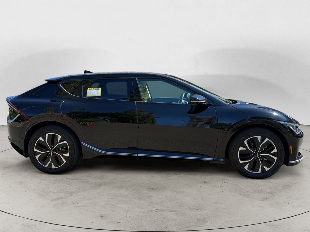 Used 2023 Black Kia Wind image 4