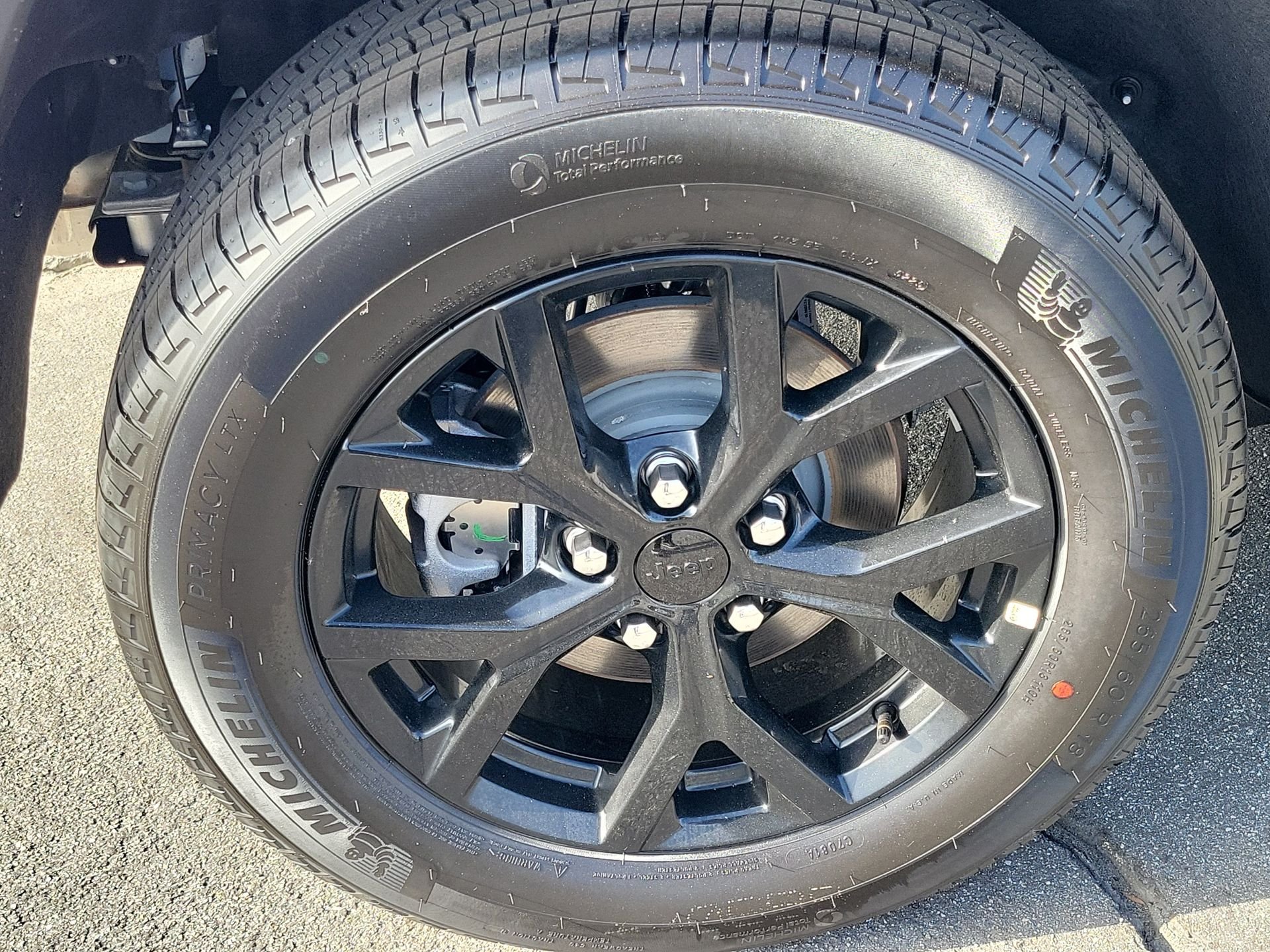 New 2026 Bright White Clear-Coat Exterior Paint Jeep Altitude image 20