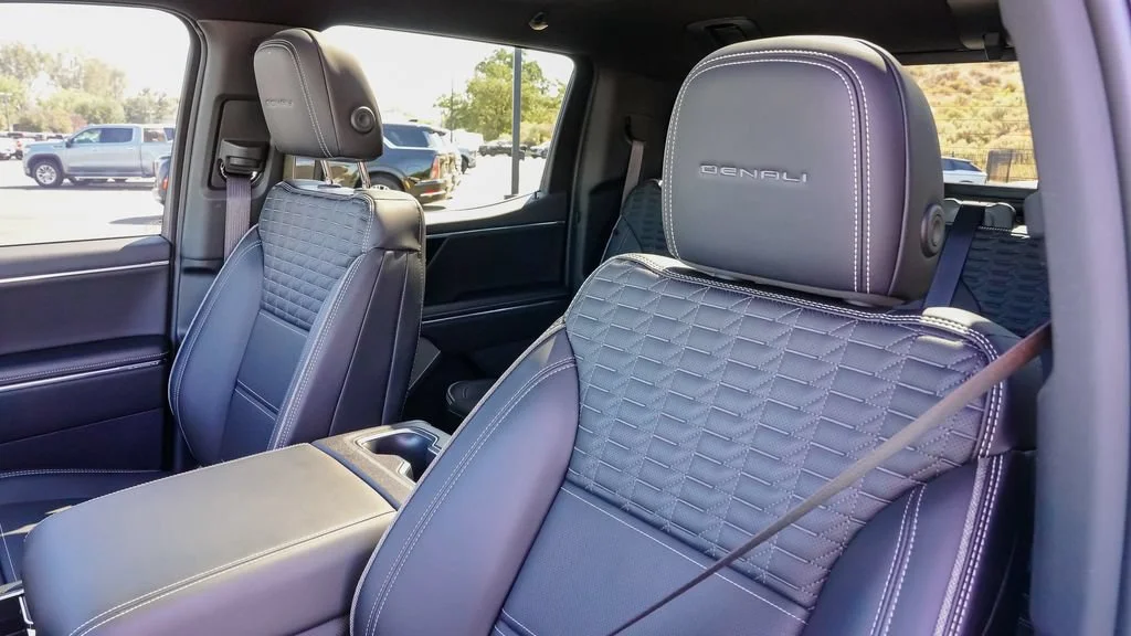 Used 2025 Summit White GMC Extended Range Denali image 17