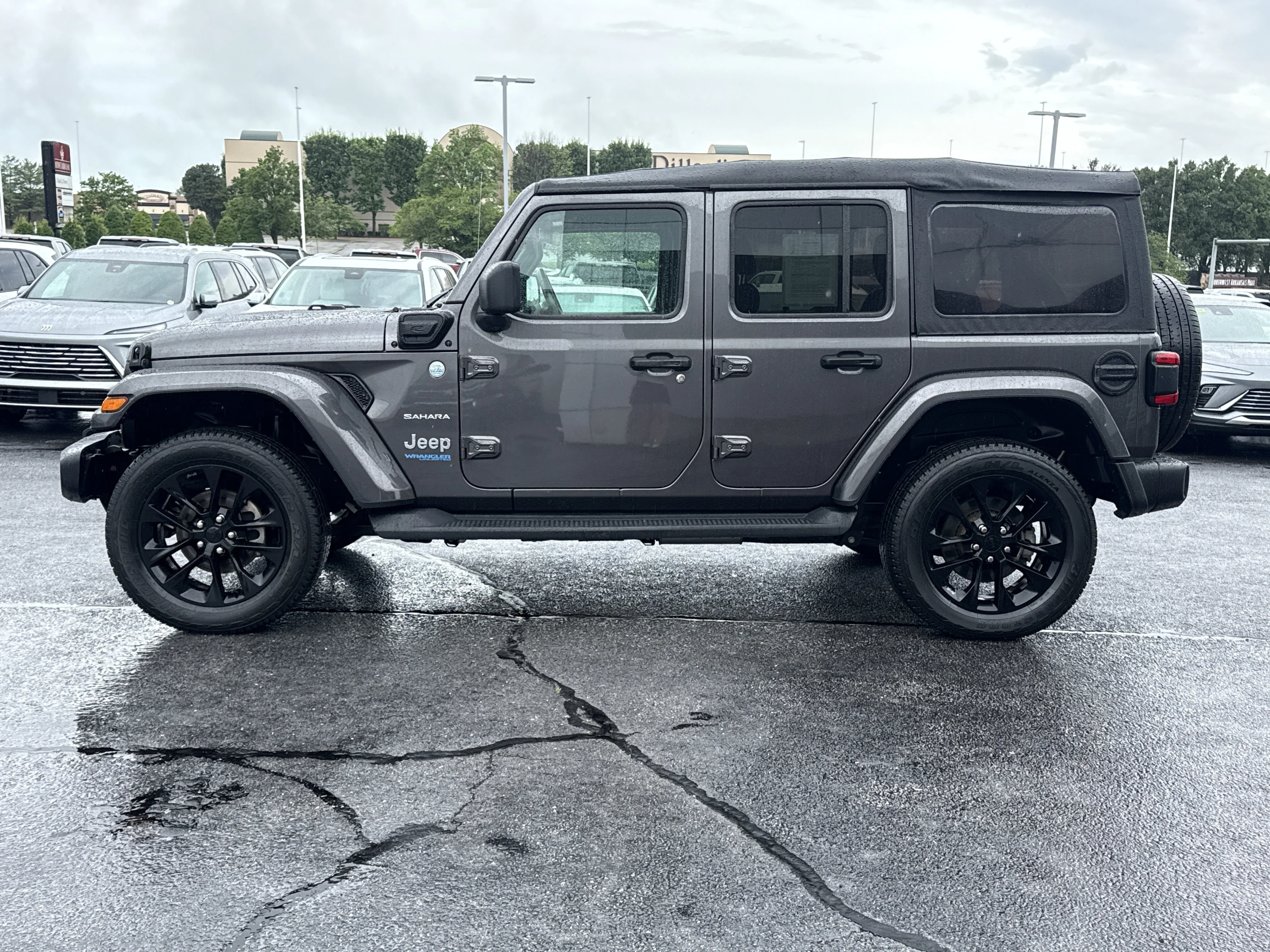 Used 2021 Granite Crystal Metallic Clearcoat Jeep Unlimited Sahara 4WD image 11