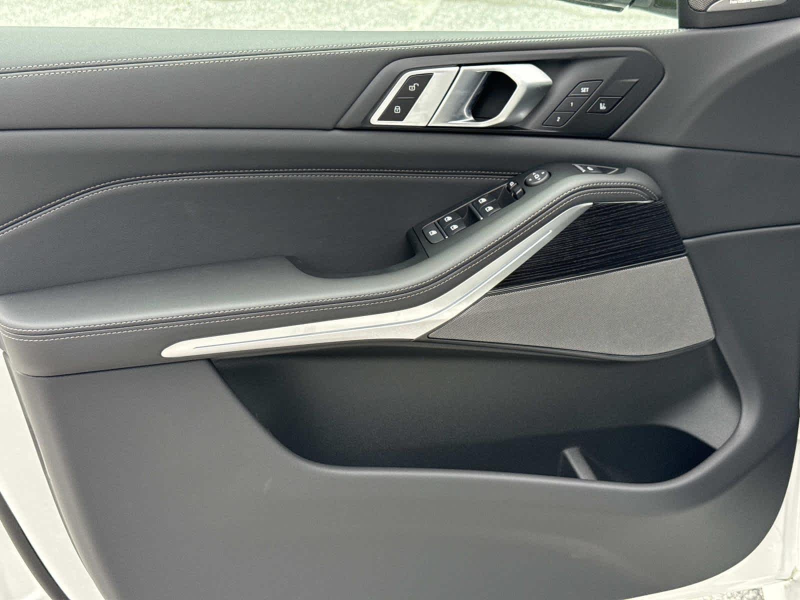 New 2026 Mineral White Metallic BMW xDrive40i image 26