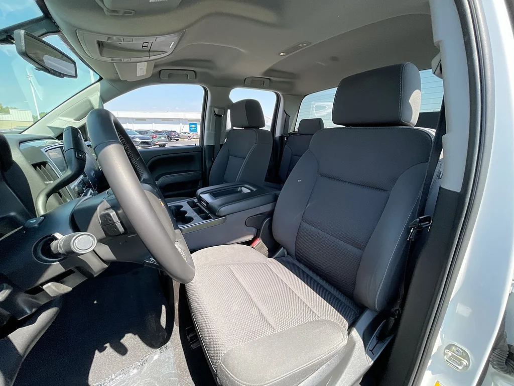 Used 2019 Summit White Chevrolet LT image 18