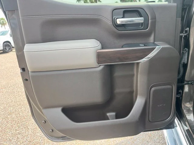 Used 2019  GMC SLT image 24
