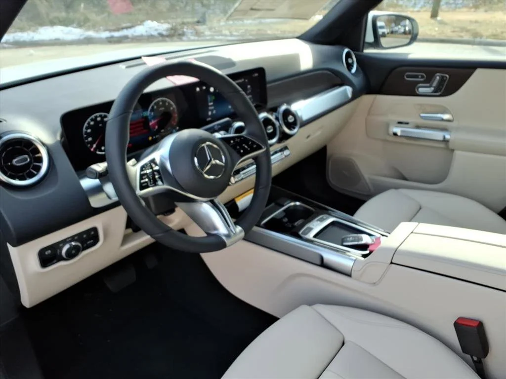 New 2026 Polar White Mercedes-Benz GLB 250 image 53