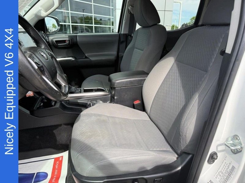 Used 2022 White Toyota SR5 image 16