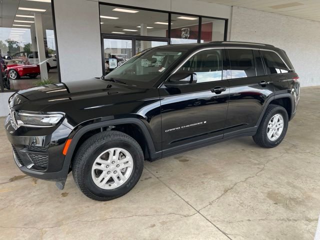 Used 2023 Black Jeep Laredo image 3