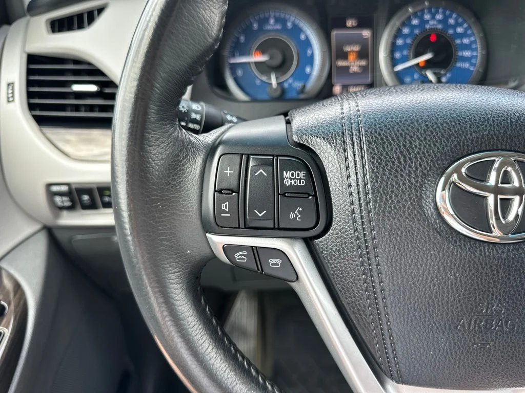 Used 2017 White Toyota XLE image 45