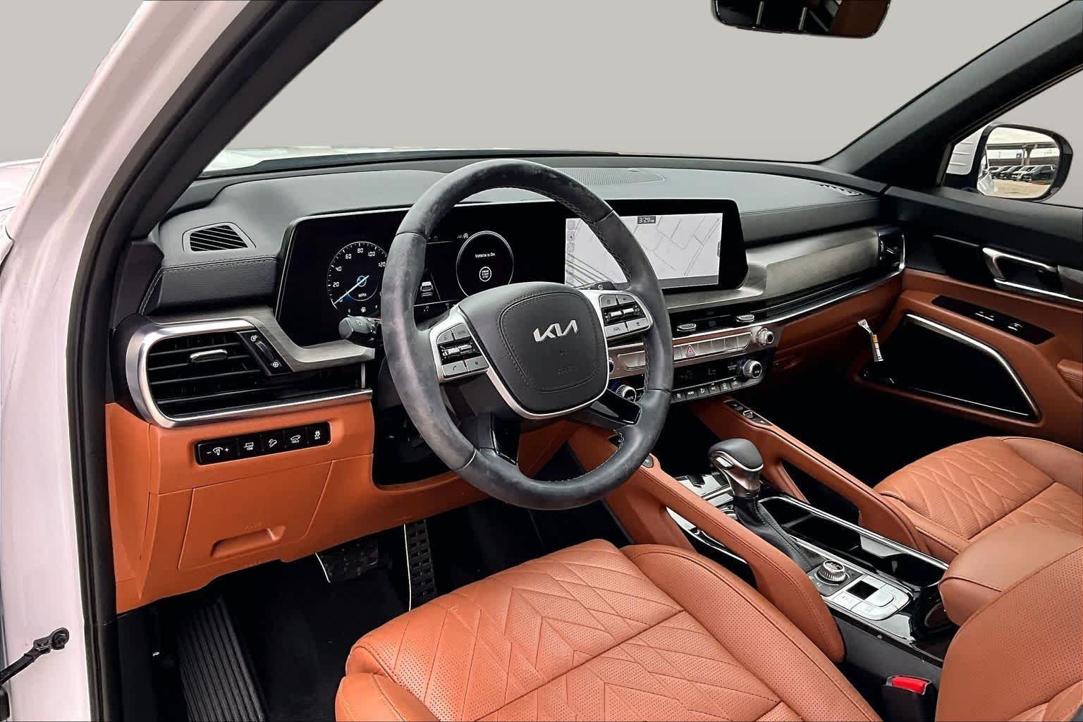Used 2025 Glacial White Pearl Kia SX X-Line image 16