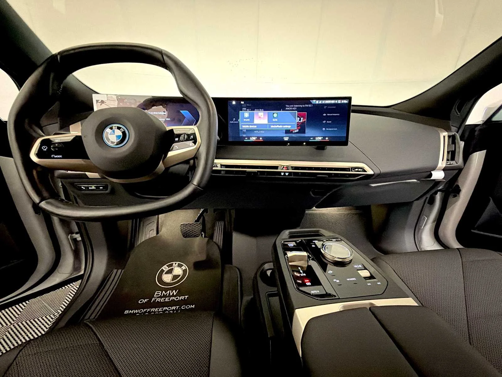 Used 2023 Alpine White BMW xDrive50 image 14