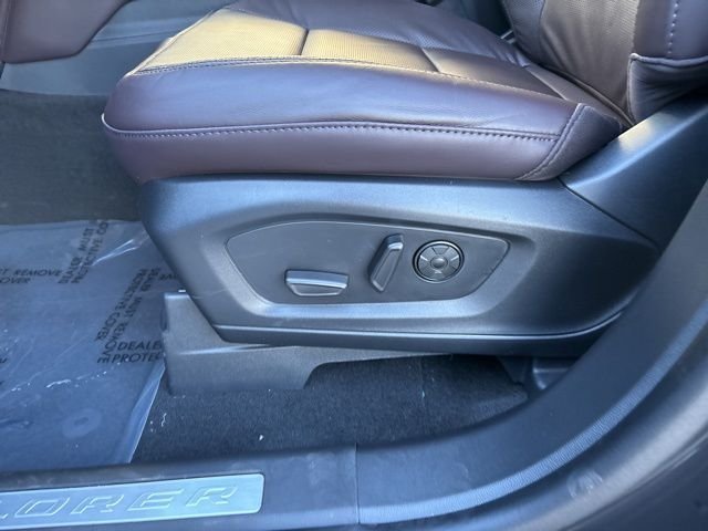 New 2026 Agate Black Metallic Ford Platinum™ image 13