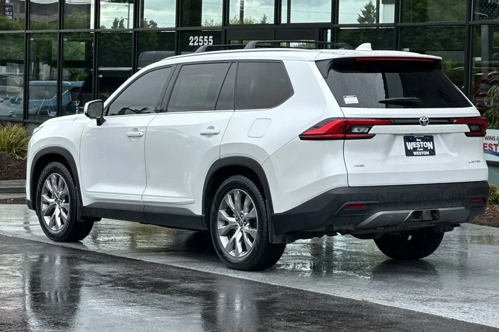 Used 2024 Pearl Toyota XLE image 6