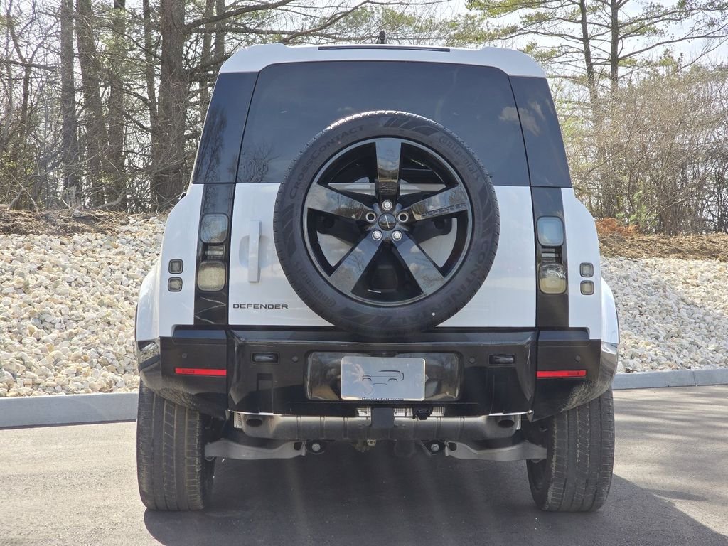 New 2026 Fuji White Land Rover X-Dynamic se image 22