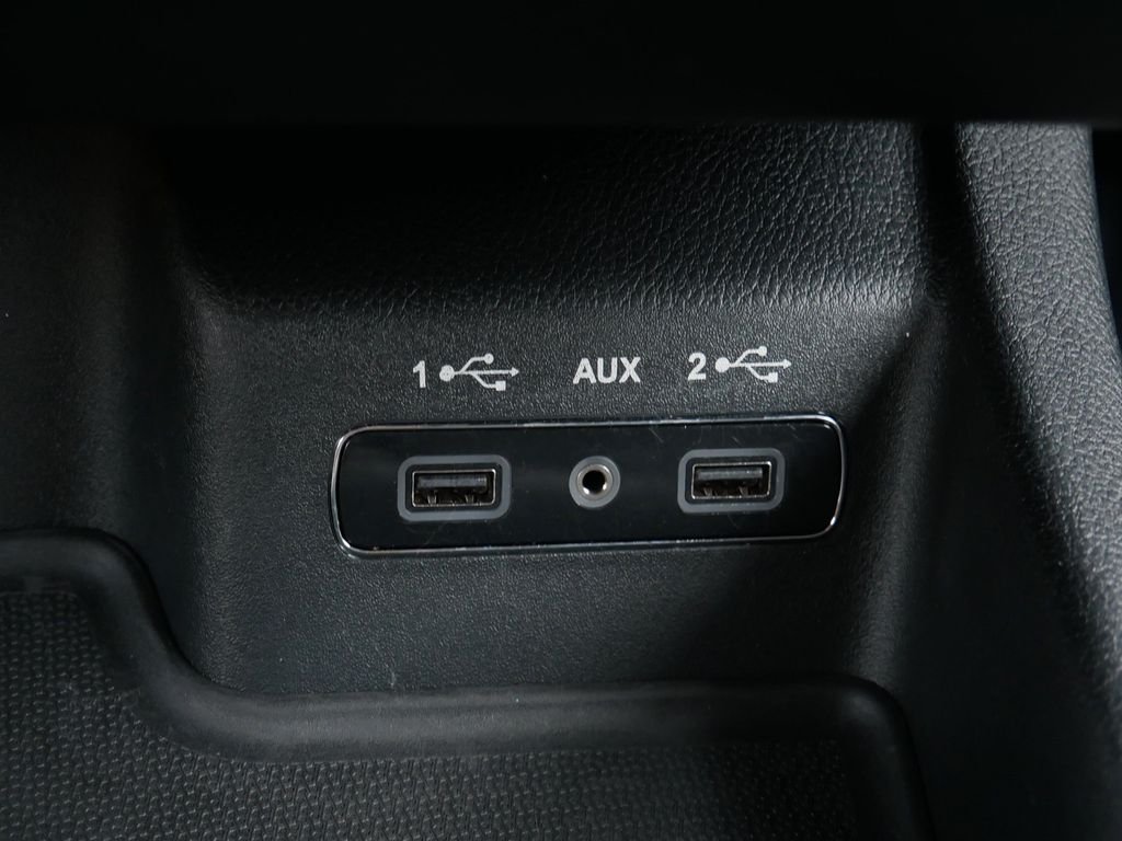 Used 2018 White Dodge SXT image 24