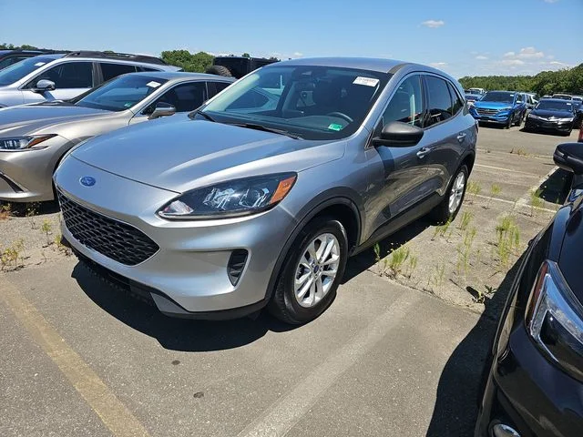 Used 2022 Silver Ford SE image 1