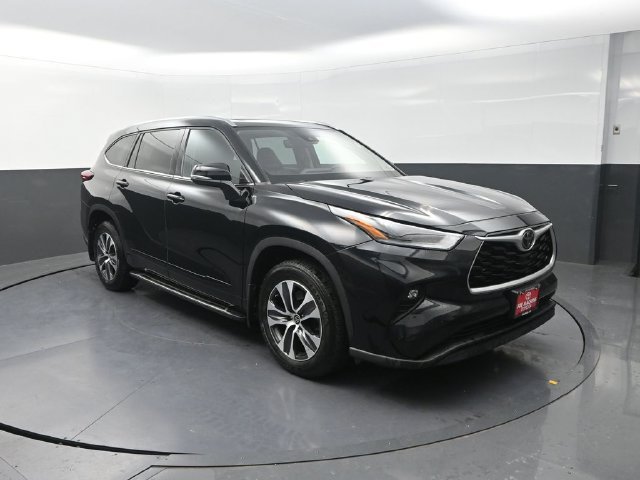 Used 2021 Black Toyota XLE image 10