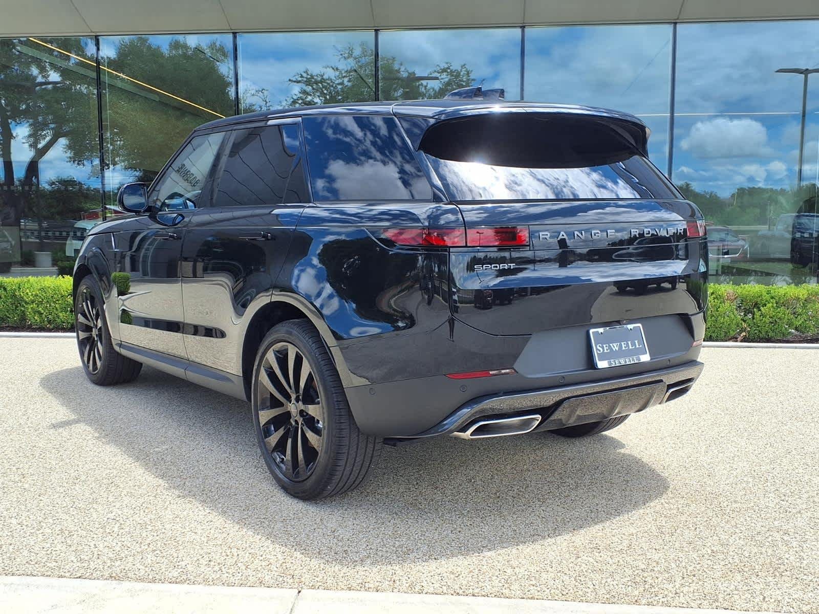 New 2026 Santorini Black Land Rover SE image 4