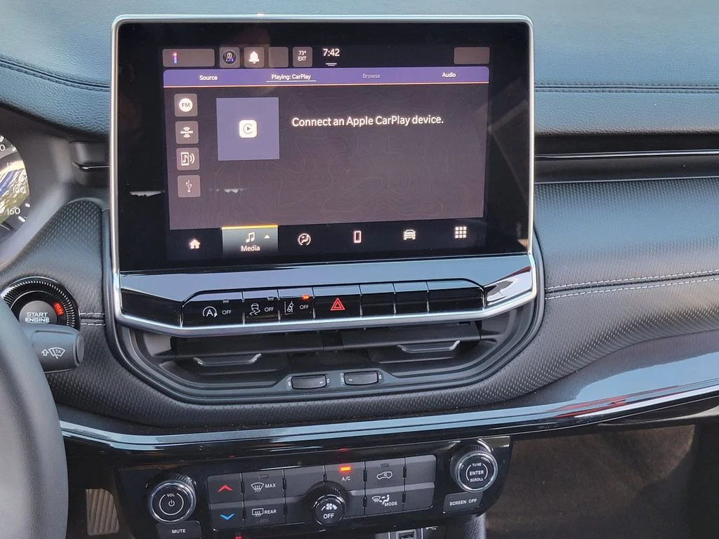 Used 2023 Black Jeep Latitude image 9