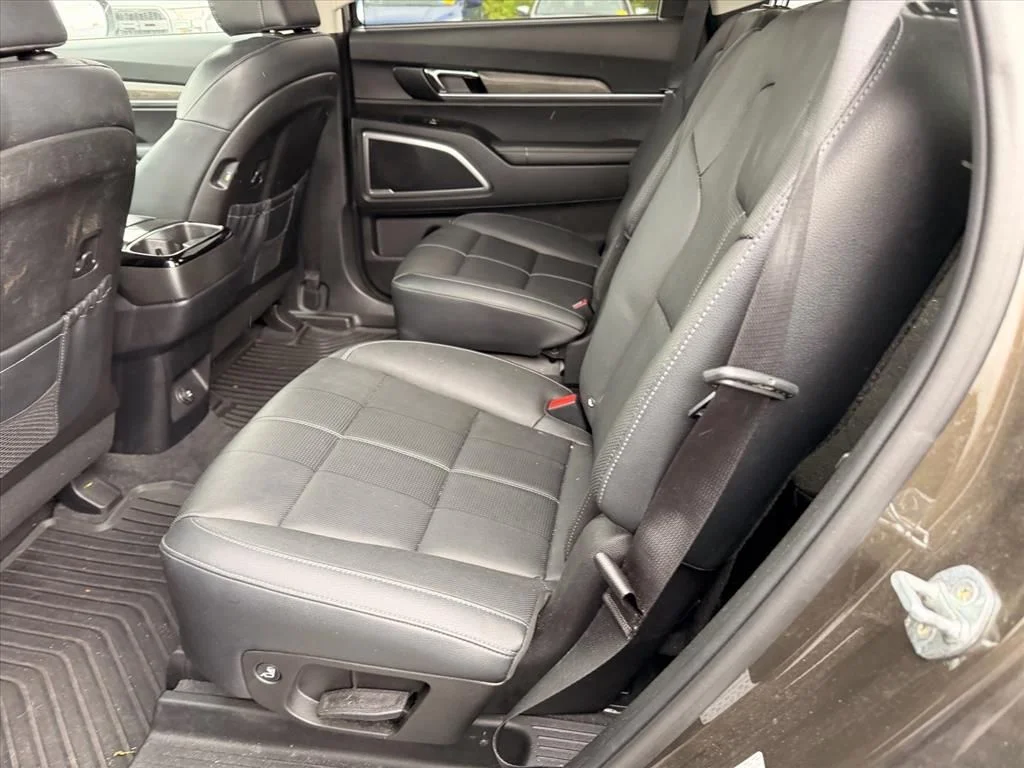 Used 2022 Green Kia EX image 24