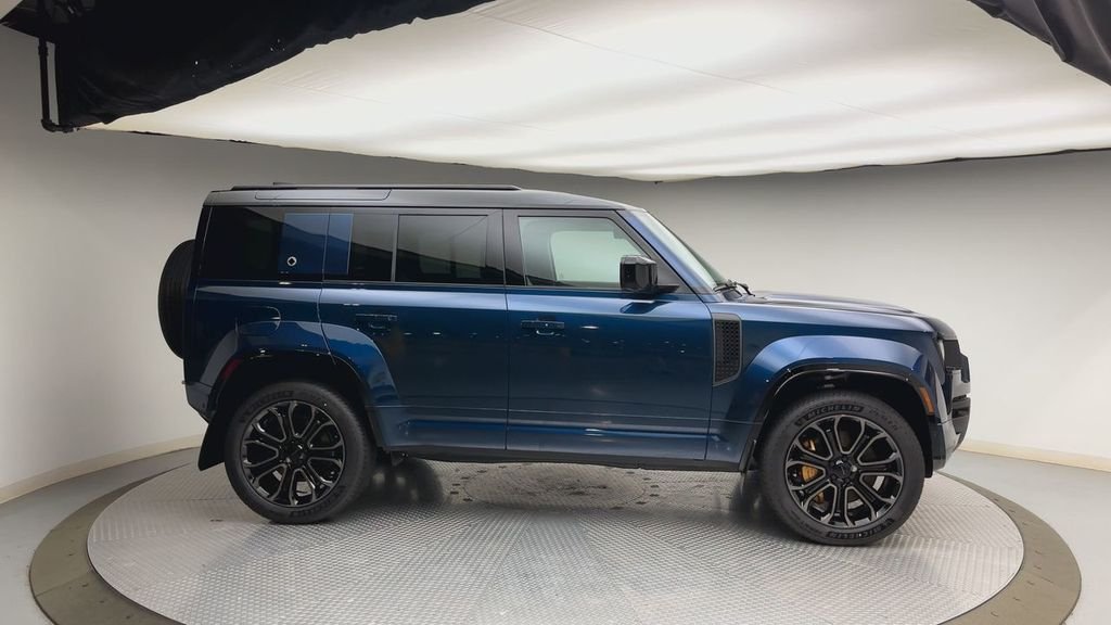 New 2026 Sargasso Blue Land Rover OCTA image 9