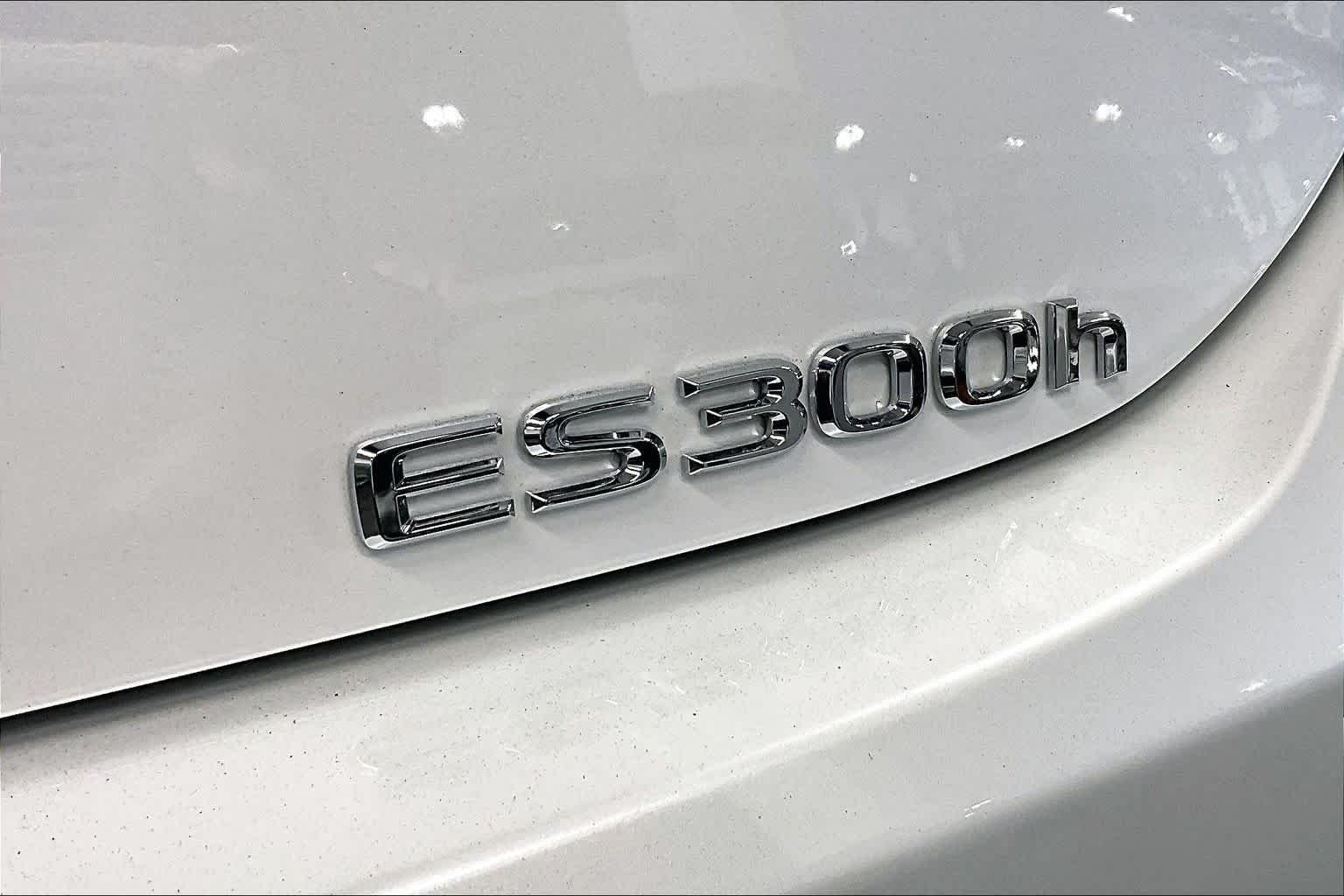 Certified Used 2024 Eminent White Pearl Lexus  image 10