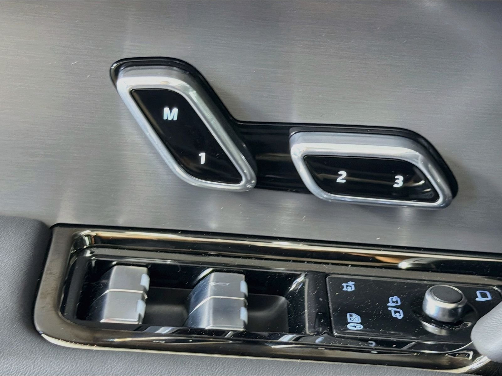 New 2026 Santorini Black LAND ROVER SE image 24