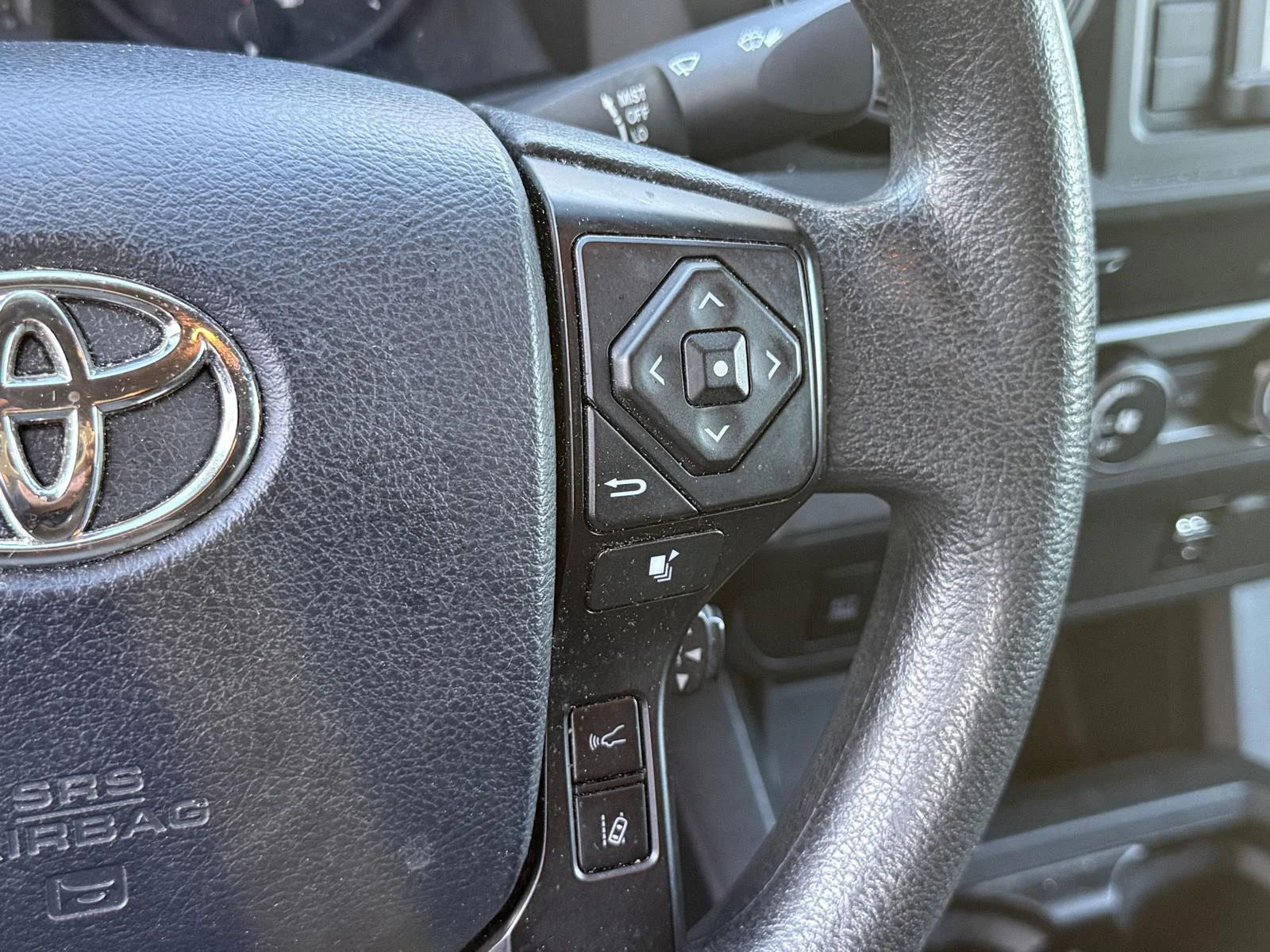 Used 2019 WHITE Toyota SR image 11